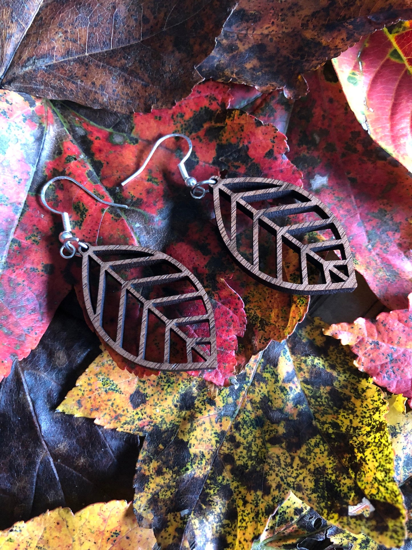 Fall Leaf Dangle Earrings. Minimalist Leaf Wood Earrings. Cottage Core Aesthetic. Forest Lover. Laser Cut Earrings. Gift for her.