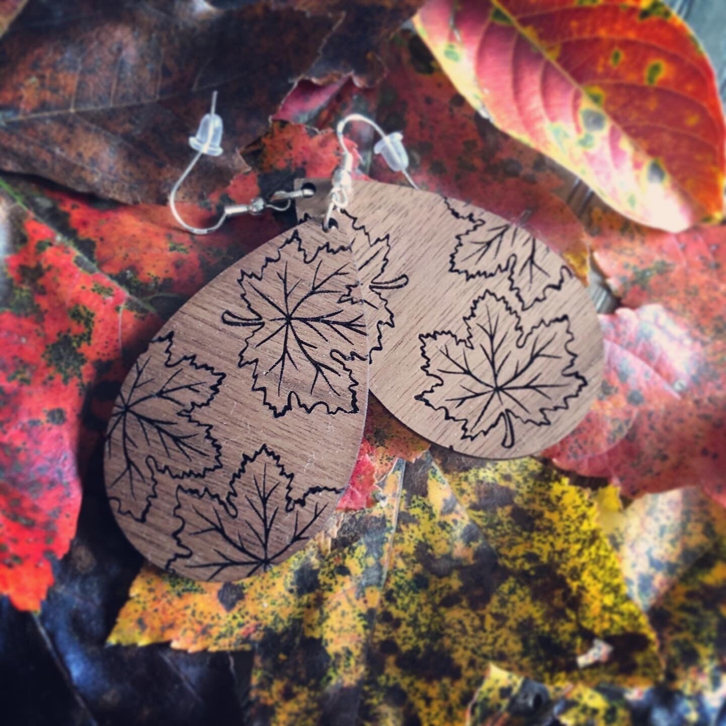 Fall Leaf Drop Earrings. Leaf Earrings. Maple Leaf. Wooden engraved leaf earrings. Falling Leaves.