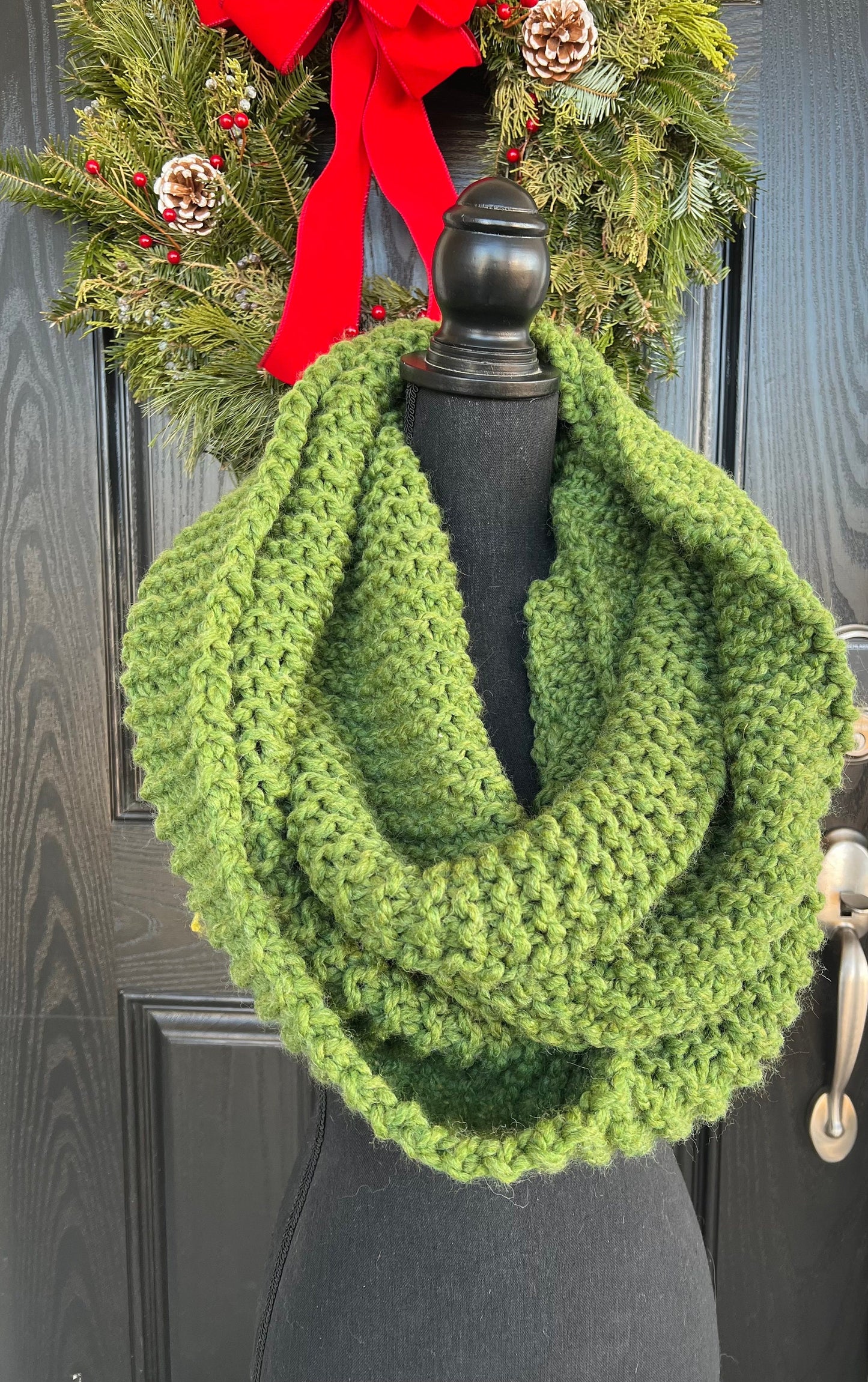 Christmas Green Knit Scarf.  Oversized Infinity Scarf. Chunky Knit Scarf. Gift for Me. Women's Accessories. Winter Accessories.